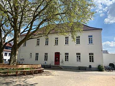 Dies ist unser vorderes Schulgebäude.