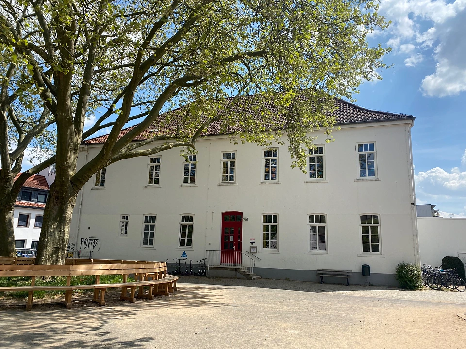 Dies ist unser vorderes Schulgeb&auml;ude.