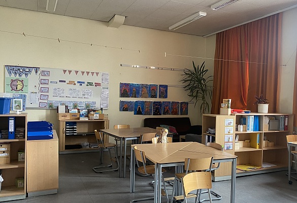 Dies ist einer der 12 Lernräume in unserer Schule.